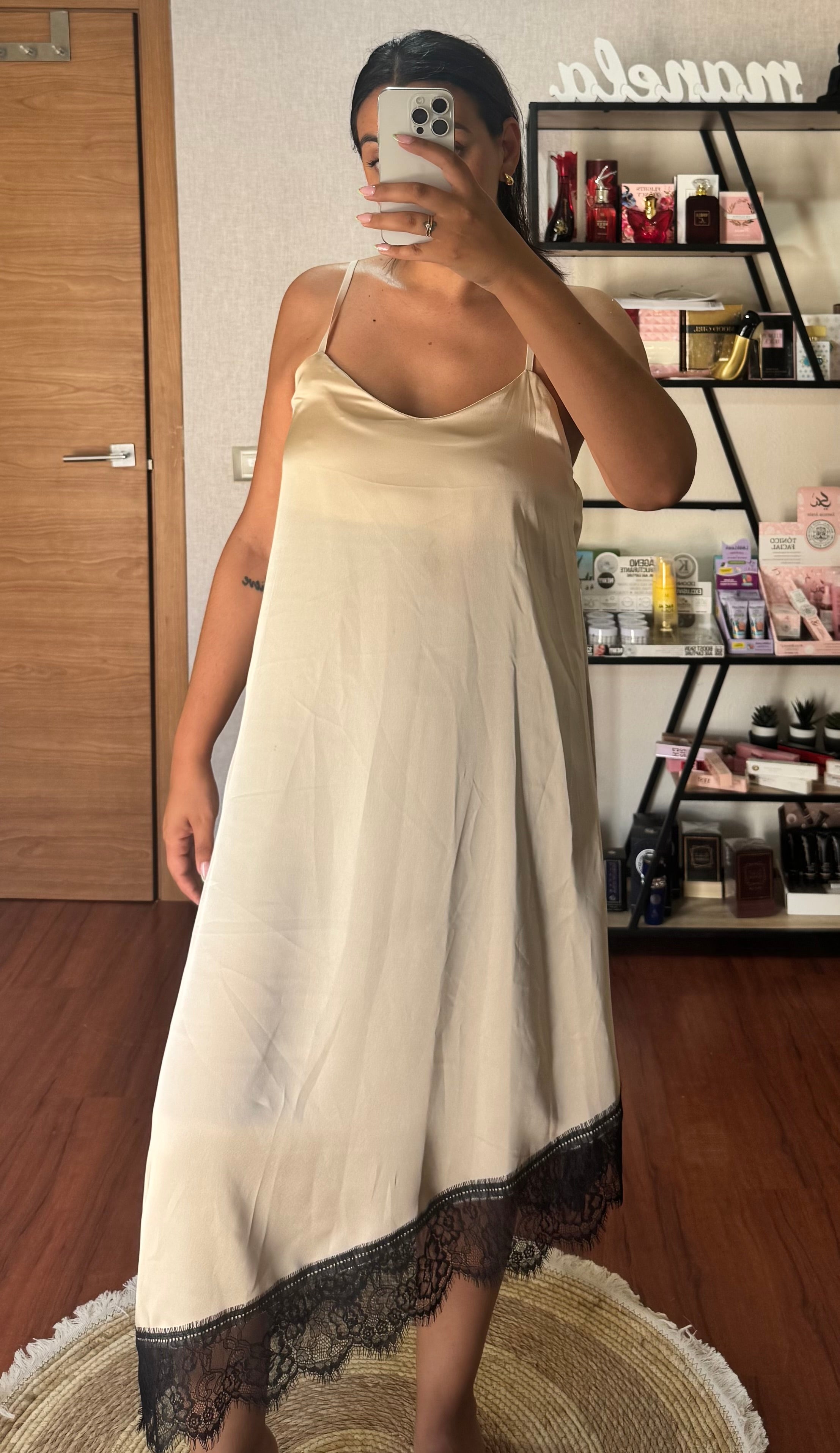 Vestido satén y encaje